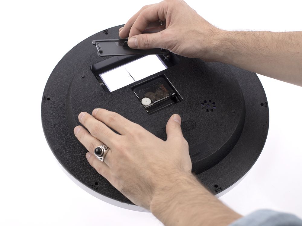 Часы настенные Insert2