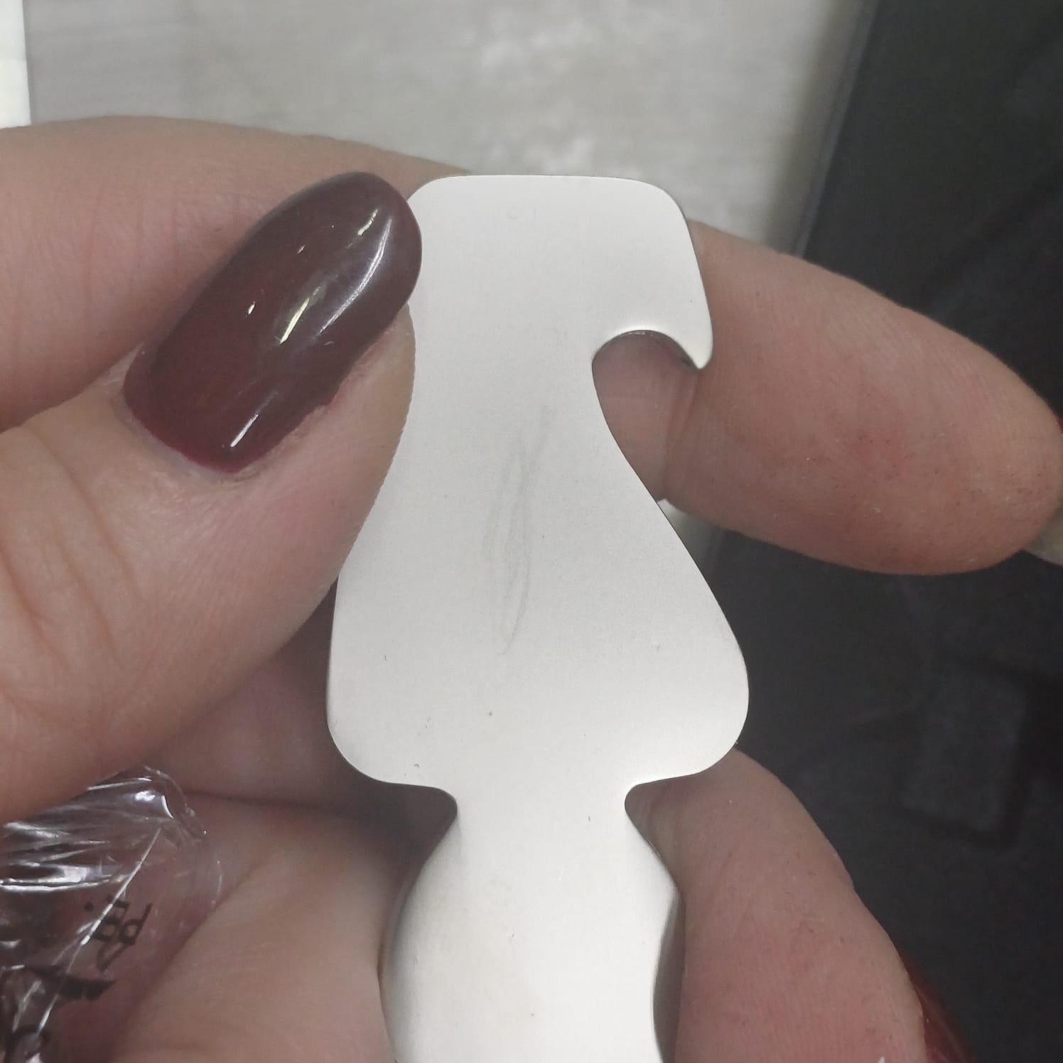 Брелок-открывалка Human